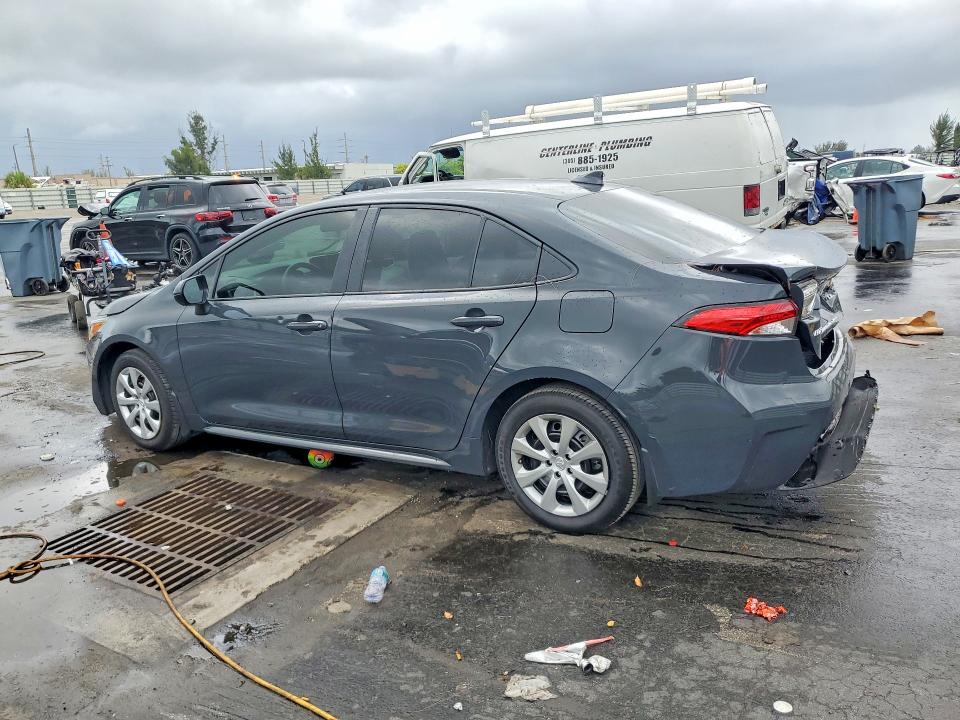 2025 Toyota Corolla VIN 5YFB4MDE2SP340558 COPART salvage auction — REAR END, Fl - Cert Of Title Slvg Rebuildable, sold $7,600 on 2026-07-06 (photo 2)
