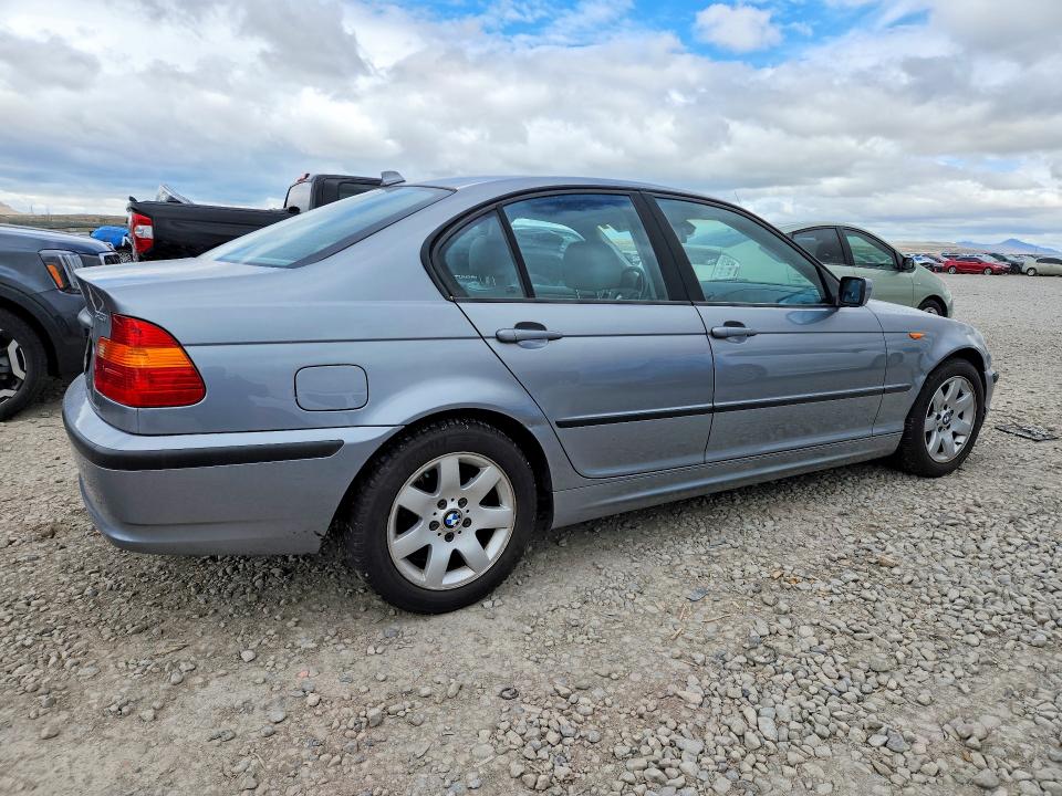 2004 BMW 3 series VIN WBAAZ33474KP84811 COPART salvage auction — MINOR DENT/SCRATCHES, Tx - Salvage Vehicle Title, sold $325 on 2026-07-31 (photo 3)