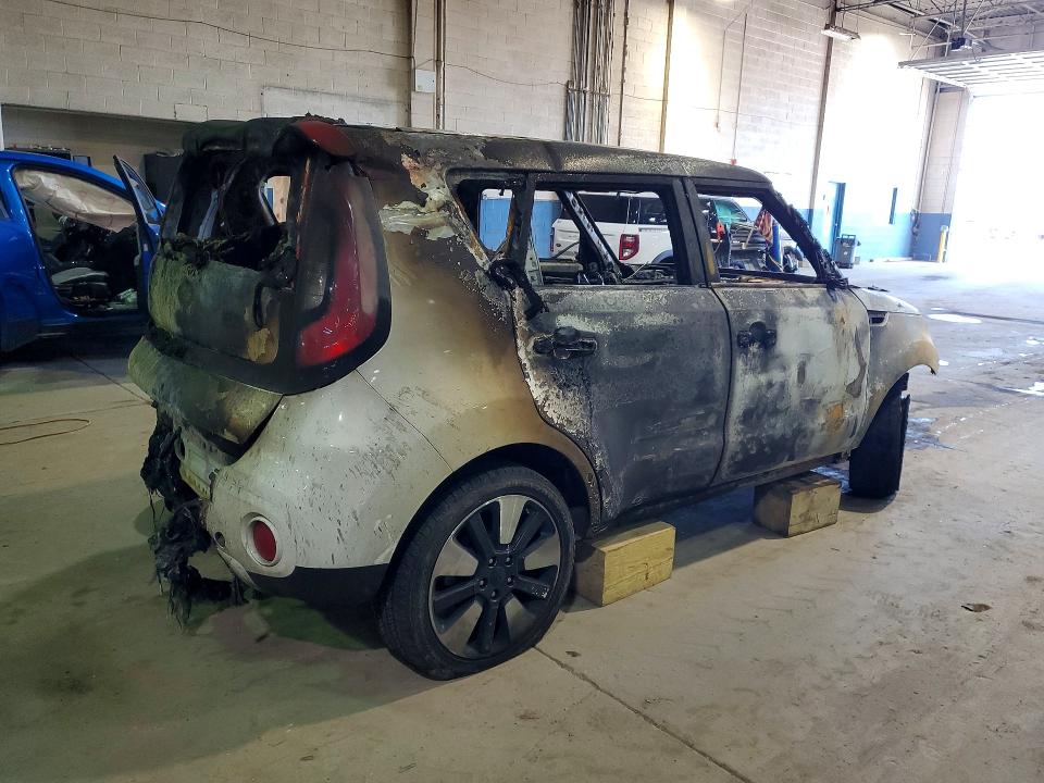 2018 Kia Soul VIN KNDJP3A5XJ7557437 COPART salvage auction — BURN, Mi - Dealer Only Clean Title, sold $300 on 2026-07-31 (photo 3)