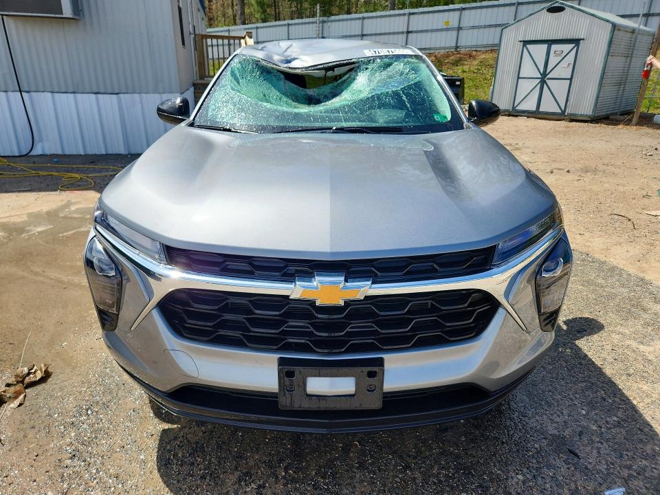2024 Chevrolet Trax VIN KL77LFE26RC246093 COPART salvage auction — ROOF, VA - CERTIFICATE OF TITLE, sold $7,800 on 2026-07-09 (photo 5)