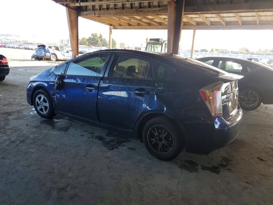 2015 Toyota Prius VIN JTDKN3DU5F0483339 COPART salvage auction — ROLLOVER, CA - NON-REPAIRABLE VEHICLE CERT, sold $550 on 2026-07-27 (photo 2)