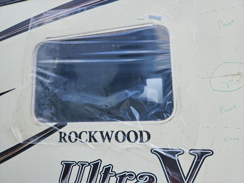 2016 Rockwood Ultra VIN 4X4TRLC2XGZ143149 COPART salvage auction — VANDALISM, TX - SALVAGE VEHICLE TITLE, sold $4,050 on 2026-07-30 (photo 9)