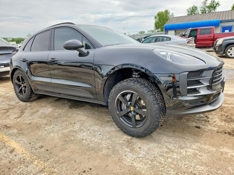 2021 Porsche Macan VIN WP1AA2A50MLB02358 COPART salvage auction — SIDE, Salvage Title, sold $500 on 2026-07-22 (photo 4)