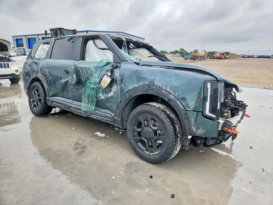 2027 Kia Telluride VIN 5XYPLES1XVG017768 COPART salvage auction — ALL OVER, TX - NONREPAIRABLE TITLE, sold $6,100 on 2026-07-07 (photo 4)