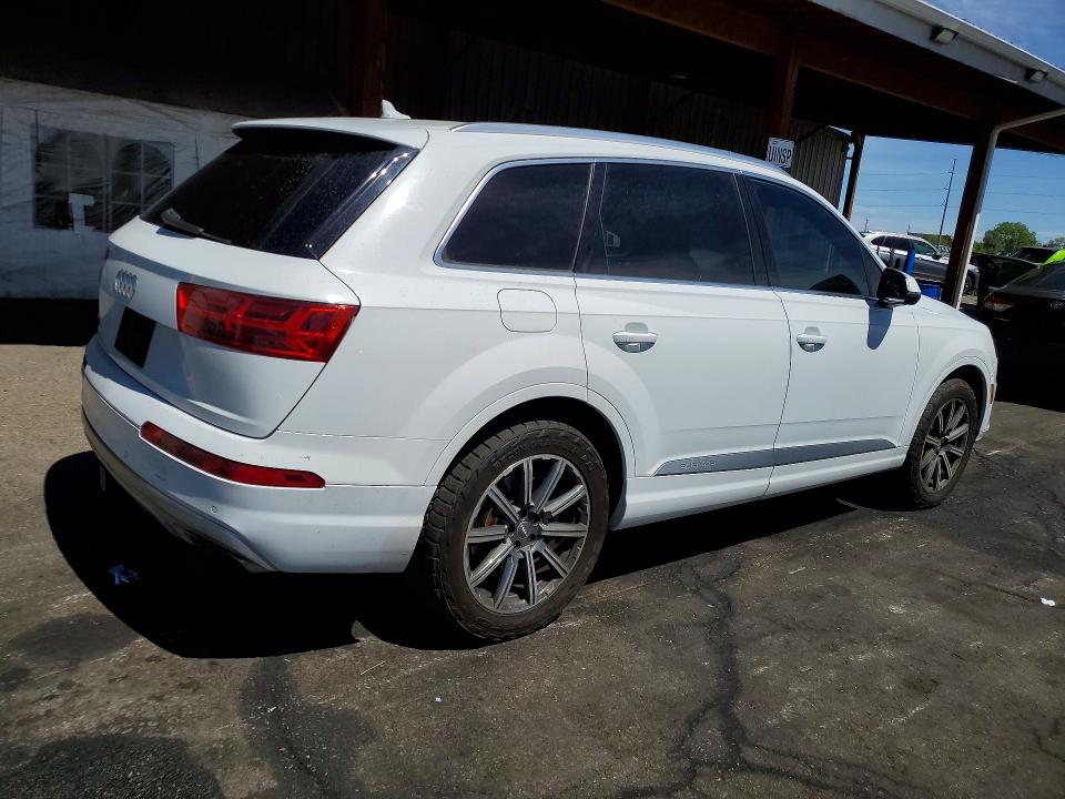 2017 Audi Q7 VIN WA1VAAF79HD033316 COPART salvage auction — MINOR DENT/SCRATCHES, CO - CERTIFICATE OF TITLE, sold $6,700 on 2026-07-30 (photo 3)
