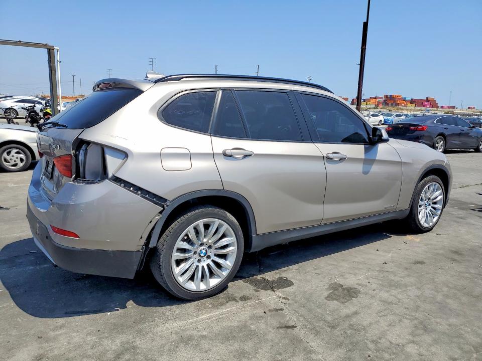 2015 BMW X1 VIN WBAVM1C51FV314918 COPART salvage auction — REAR END, Other, sold $1,900 on 2026-07-22 (photo 3)