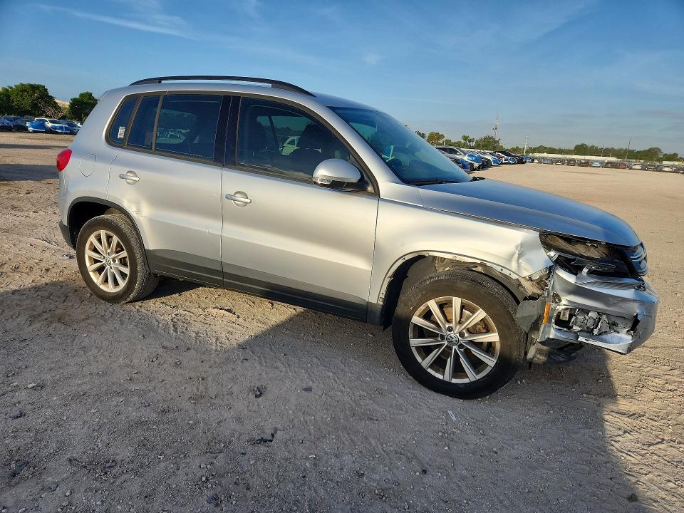 2017 Volkswagen Tiguan VIN WVGAV7AX2HK044961 COPART salvage auction — FRONT END, Salvage Title, sold $725 on 2026-08-18 (photo 4)