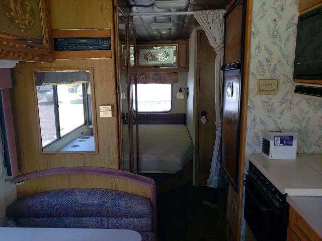 1992 Winnebago VIN 1GBJP37N0M3313013 COPART salvage auction — ENGINE BURN, MA - CERT OF TITLE-RECONSTRCTD COLL, sold $5 on 2026-07-29 (photo 6)