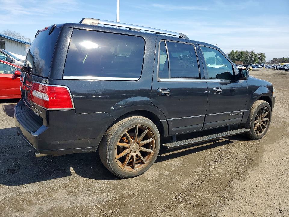 2011 Lincoln townhouse Navigator VIN 5LMJJ2J5XBEJ01892 COPART salvage auction — UNDERCARRIAGE, RI - CERTIFICATE OF TITLE, sold $1,500 on 2026-07-09 (photo 3)