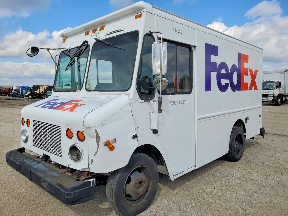 2002 Workhorse P42 VIN 5B4KP42Y723341661 COPART salvage auction — FRONT END, Il - Salvage Certificate, sold $250 on 2026-07-30 (photo 1)