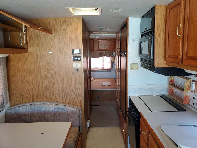 1999 Winn Motorhome VIN 3FCMF53S9XJA11145 COPART salvage auction — BURN, ID - SALVAGE CERTIFICATE OF TITLE, sold $1,500 on 2026-07-09 (photo 5)