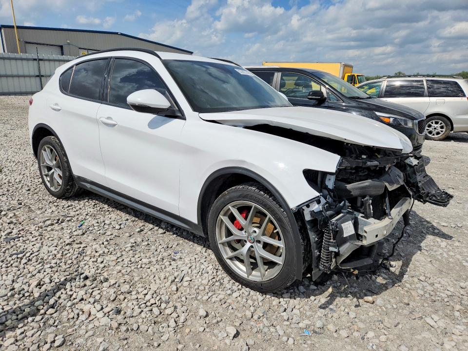 2018 Alfa romeo Stelvio VIN ZASFAKNN7J7B83131 COPART salvage auction — FRONT END, IL - SALVAGE CERTIFICATE, sold $2,000 on 2026-07-06 (photo 4)
