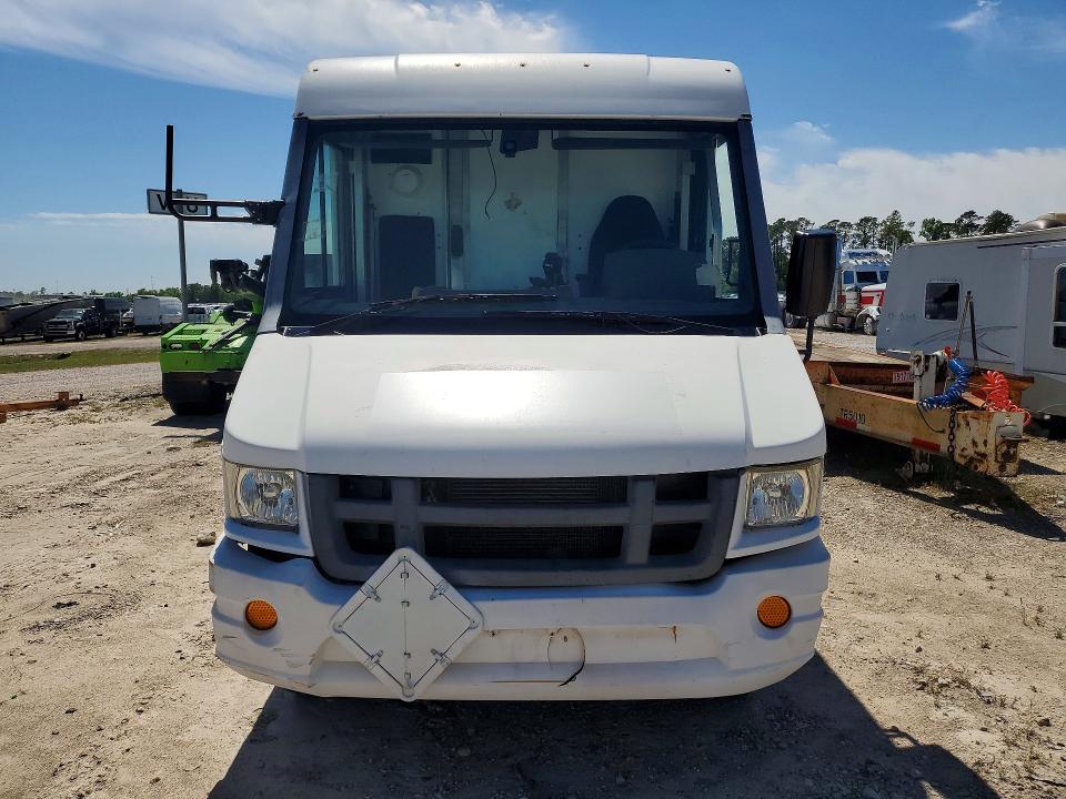 2015 Isuzu Npr VIN JALB4T175F7W00506 COPART salvage auction — MINOR DENT/SCRATCHES, TX - CERTIFICATE OF TITLE (P), sold $900 on 2026-07-28 (photo 5)