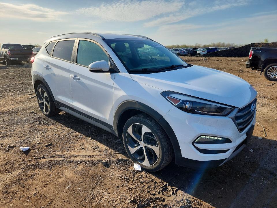 2018 Hyundai Tucson VIN KM8J3CAL2JU782717 COPART salvage auction — MINOR DENT/SCRATCHES, IL - SALVAGE CERTIFICATE, sold $3,100 on 2026-07-09 (photo 4)