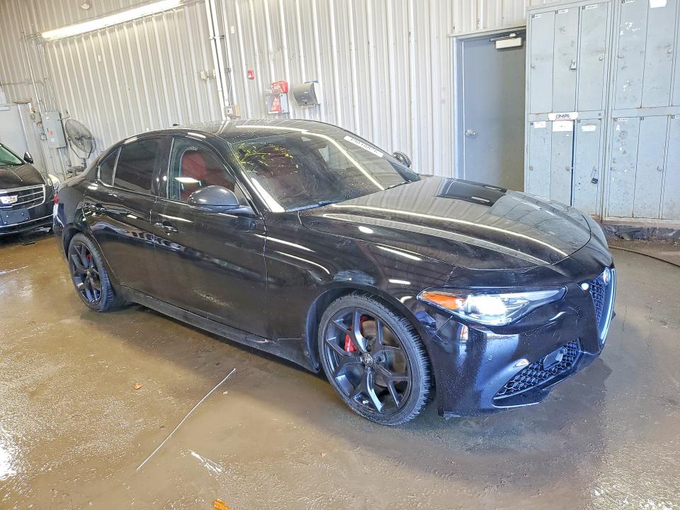 2020 Alfa romeo Giulia VIN ZARFAMAN9L7636572 COPART salvage auction — VANDALISM, Il - Salvage Certificate, sold $8,100 on 2026-07-16 (photo 4)