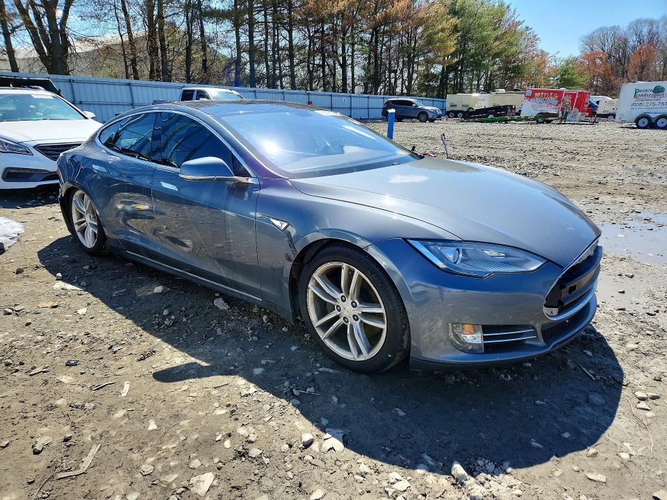 2013 Tesla Model s VIN 5YJSA1CN3DFP03442 COPART salvage auction — REAR END, Mt - Dealer Only Clean Title (P), sold $3,150 on 2026-07-06 (photo 4)