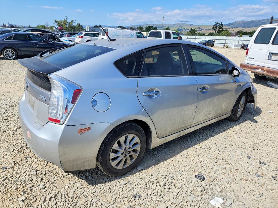 2012 Toyota Prius plug-in VIN JTDKN3DP3C3030521 COPART salvage auction — FRONT END, CA - SALVAGE CERTIFICATE, sold $3,900 on 2026-07-28 (photo 3)