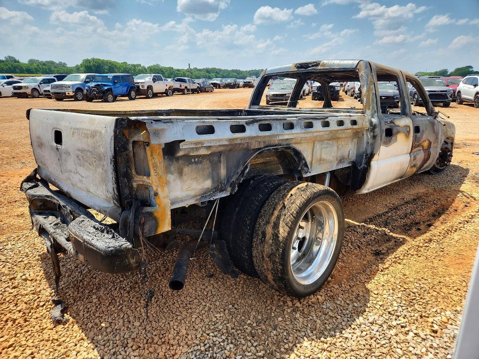 2001 Chevrolet Silverado 3500 VIN 1GCJC33171F165561 COPART salvage auction — ENGINE BURN, AL - CERT OF TITLE-PARTS ONLY SALVG, sold $200 on 2026-07-22 (photo 3)