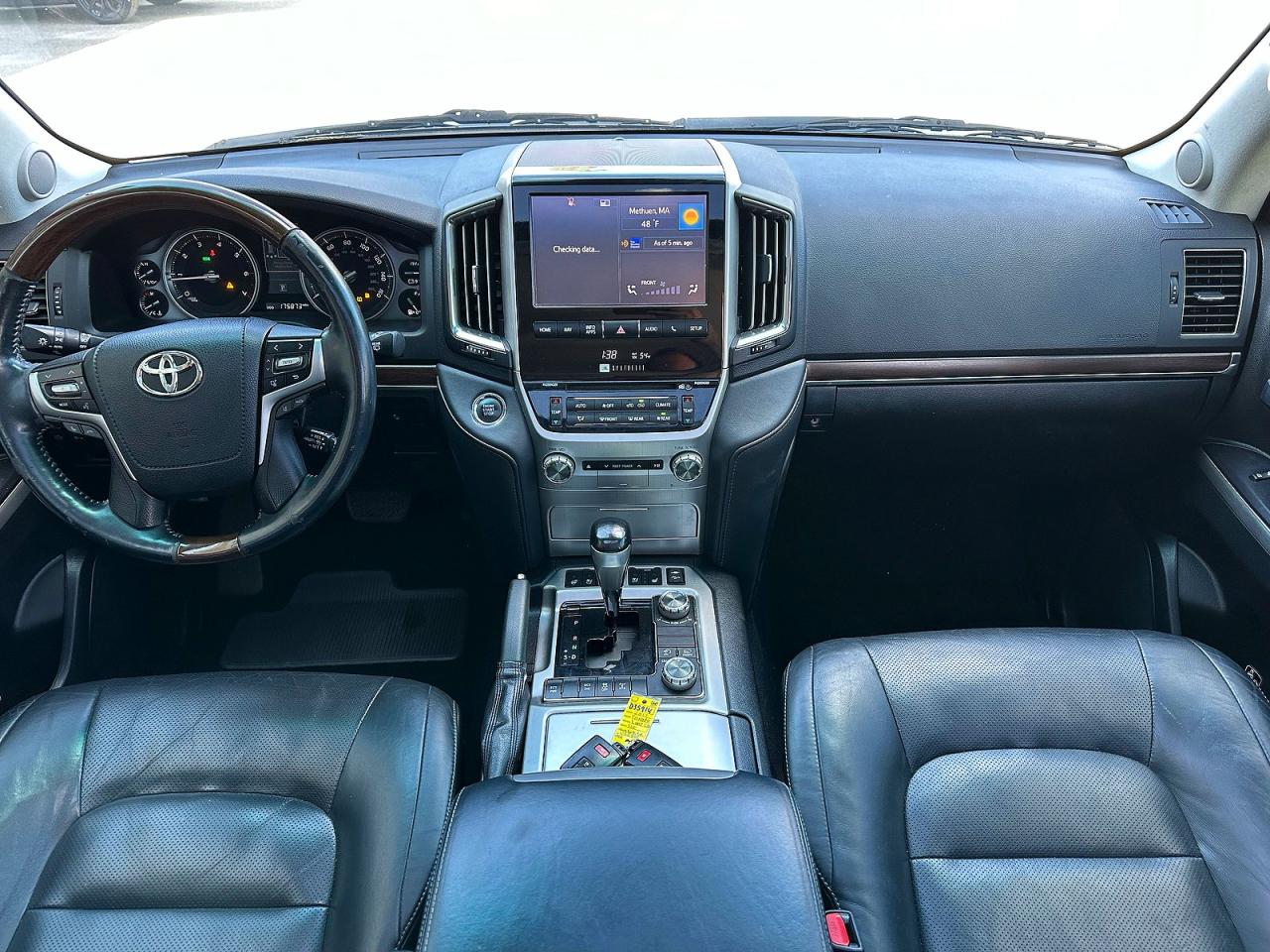 2017 Toyota Land cruiser VIN JTMCY7AJ7H4052946 COPART salvage auction — Minor Dent/Scratches, IL - CERTIFICATE OF TITLE (P), sold $38,250 on 2026-05-29 (photo 9)