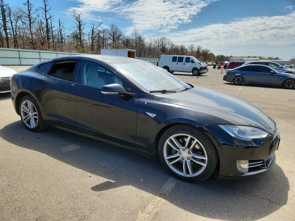 2013 Tesla Model s VIN 5YJSA1DP6DFP14029 COPART salvage auction — MINOR DENT/SCRATCHES, Ny - Mv-907A Salvage Certificate, sold $3,400 on 2026-07-18 (photo 4)