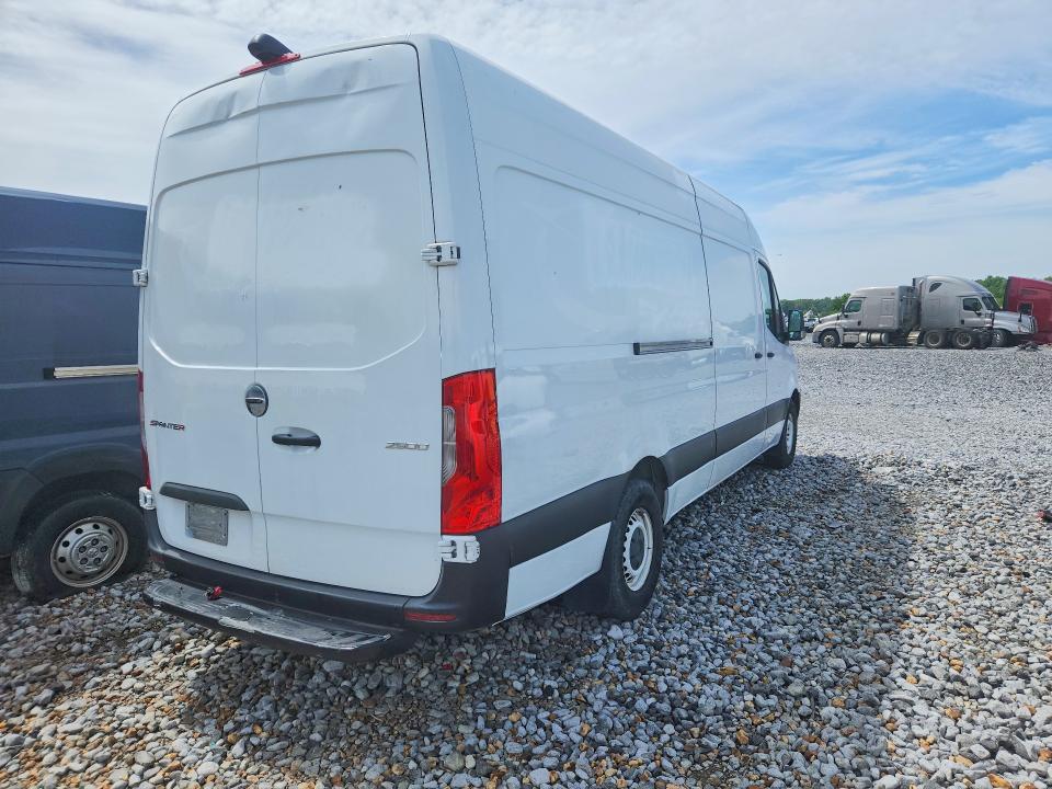 2021 Freightliner Sprinter 2500 VIN W2W4DCHY8MT054708 COPART salvage auction — MECHANICAL, TN - NON-REPAIRABLE CERTIFICATE, sold $6,800 on 2026-08-12 (photo 3)