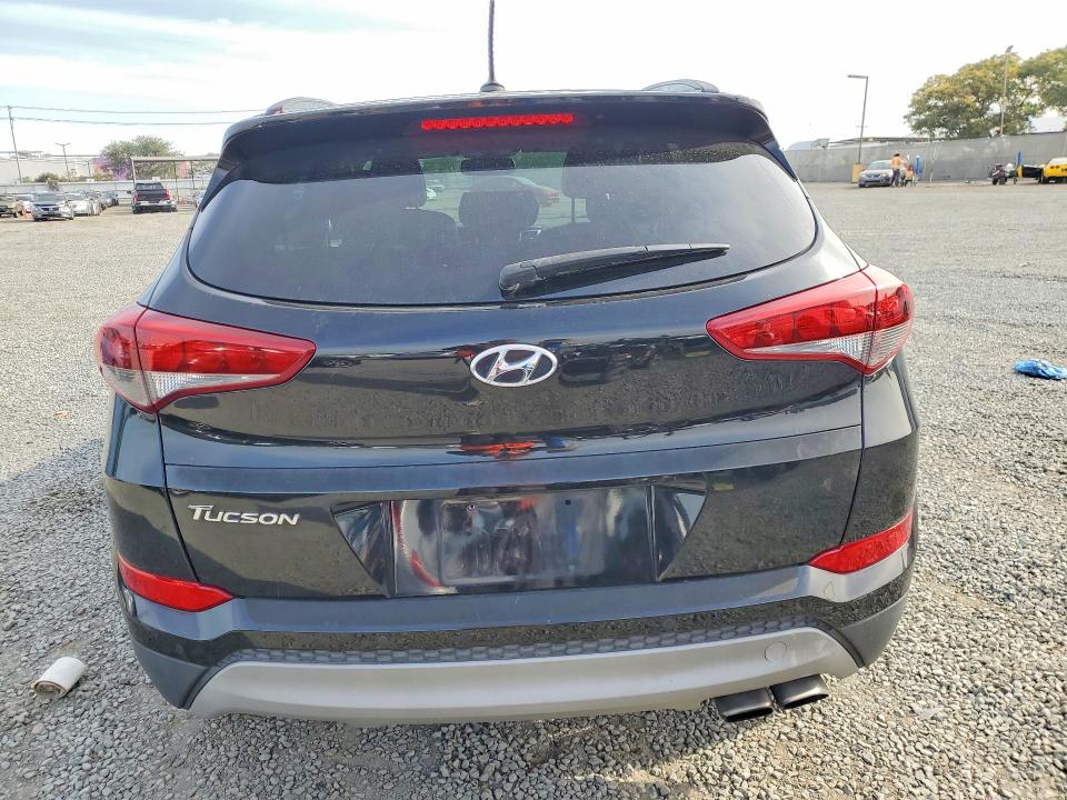 2017 Hyundai Tucson VIN KM8J33A27HU570428 COPART salvage auction — MINOR DENT/SCRATCHES, Ca - Dis/Dlr/Exp Only Clean Title, sold $2,150 on 2026-07-02 (photo 6)