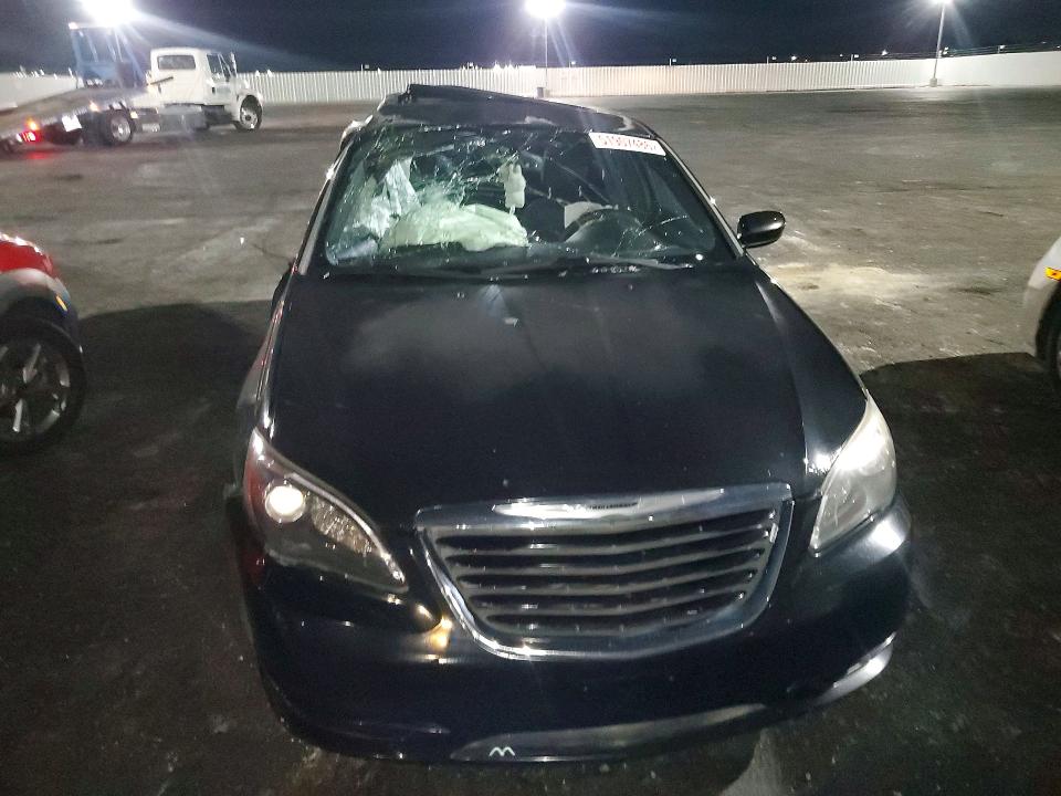 2012 Chrysler 200 VIN 1C3CCBBG1CN297687 COPART salvage auction — SIDE, Nv - Salvage Title, sold $125 on 2026-07-02 (photo 5)