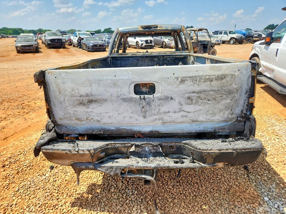2001 Chevrolet Silverado 3500 VIN 1GCJC33171F165561 COPART salvage auction — ENGINE BURN, AL - CERT OF TITLE-PARTS ONLY SALVG, sold $200 on 2026-07-22 (photo 6)