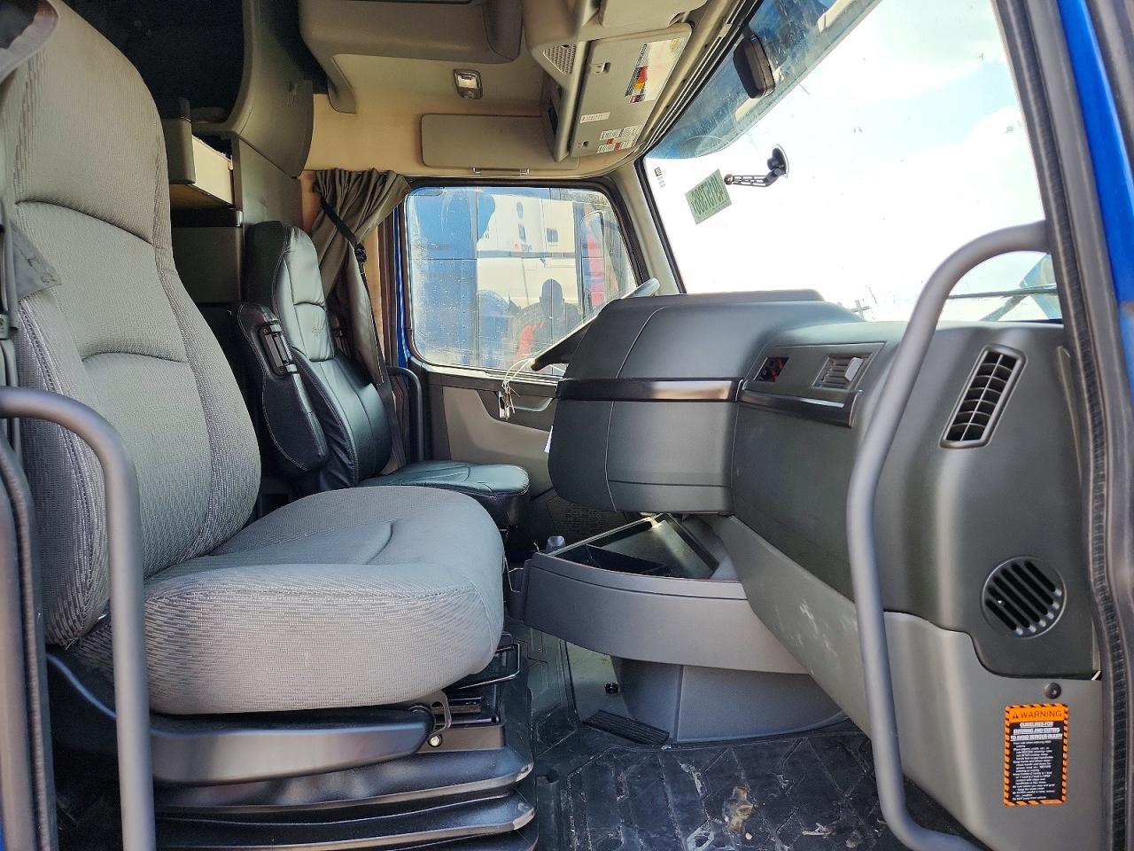 2022 Volvo VNL VIN 4V4NC9EH8NN303803 COPART salvage auction — Front End, NC - SALVAGE CERTIFICATE OF TITLE, sold $44,750 on 2026-07-02 (photo 5)