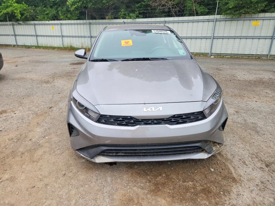 2024 Kia Forte VIN 3KPF24AD8RE773560 COPART salvage auction — SIDE, La - Cert Of Title-Salvage, sold $3,500 on 2026-07-09 (photo 5)