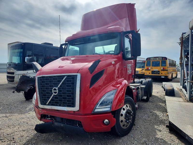 2020 Volvo Vnr VIN 4V4WC9EG0LN239670 COPART salvage auction — FRONT END, NE - CERT OF TITLE W/SALVAGE HISTOR, sold $7,000 on 2026-09-05 (photo 2)