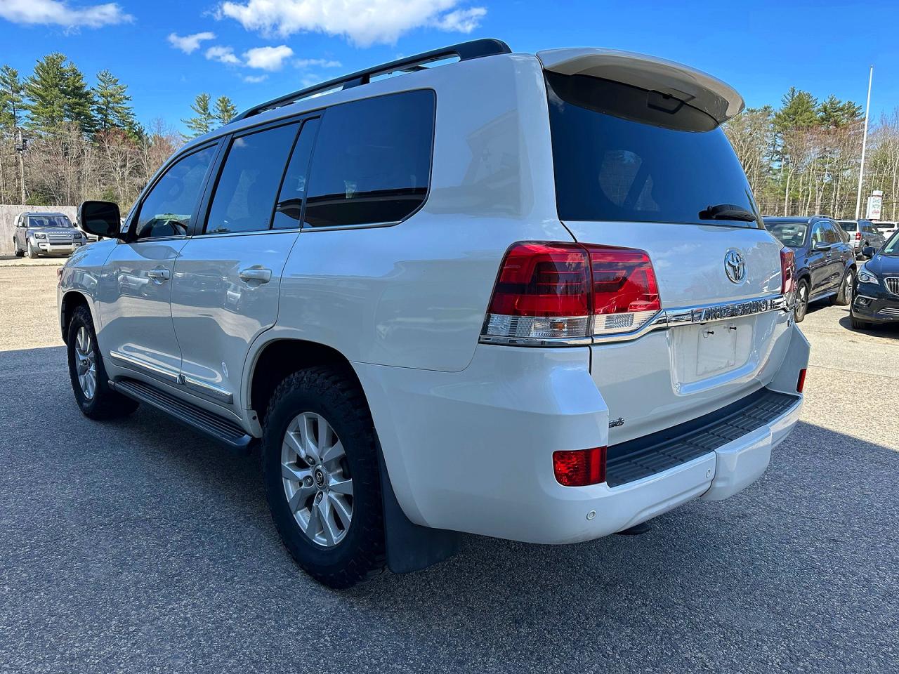 2017 Toyota Land cruiser VIN JTMCY7AJ7H4052946 COPART salvage auction — Minor Dent/Scratches, IL - CERTIFICATE OF TITLE (P), sold $38,250 on 2026-05-29 (photo 3)