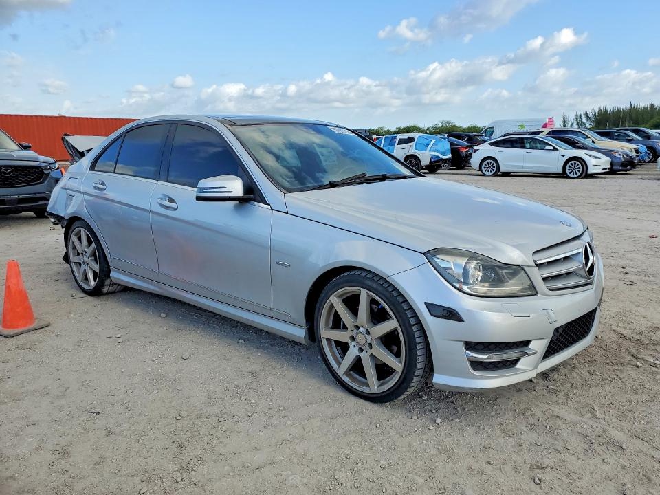 2012 Mercedes-benz C-klasse VIN WDDGF4HB1CR236222 COPART salvage auction — REAR END, Fl - Cert Of Title Slvg Rebuildable, sold $650 on 2026-08-03 (photo 4)