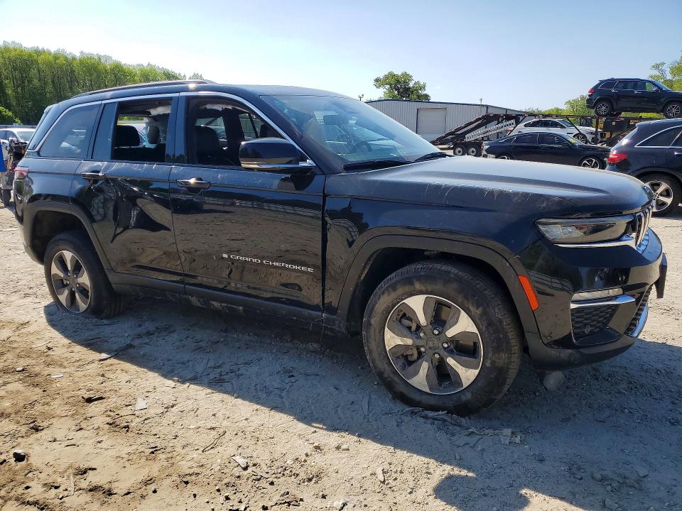 2024 Jeep Cherokee VIN 1C4RJYB64RC133702 COPART salvage auction — REAR END, VA - CERT OF TITLE - SALVAGE, sold $13,700 on 2026-07-28 (photo 4)