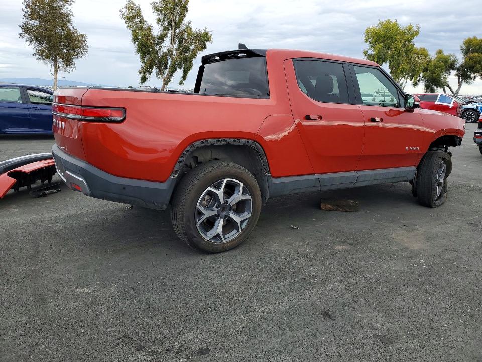 2023 Rivian R1t VIN 7FCTGBAA6PN025522 COPART salvage auction — FRONT END, Salvage Title, sold $17,700 on 2026-07-13 (photo 3)
