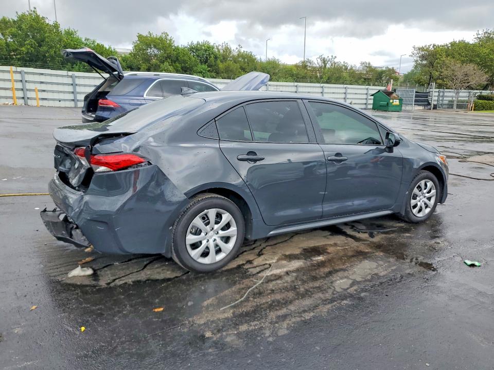 2025 Toyota Corolla VIN 5YFB4MDE2SP340558 COPART salvage auction — REAR END, Fl - Cert Of Title Slvg Rebuildable, sold $7,600 on 2026-07-06 (photo 3)