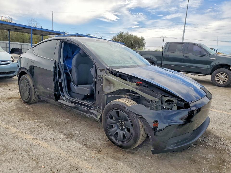 2026 Tesla Model y VIN 7SAYGDED7TA595033 COPART salvage auction — SIDE, Nv - Salvage Title, sold $17,100 on 2026-07-02 (photo 4)