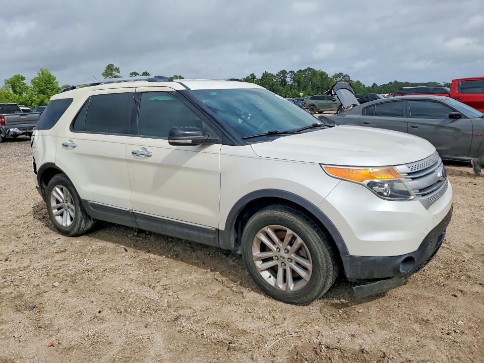 2015 Ford VIN 1FM5K7D83FGC62017 COPART salvage auction — SIDE, Tx - Salvage Vehicle Title, sold $1,400 on 2026-07-03 (photo 4)