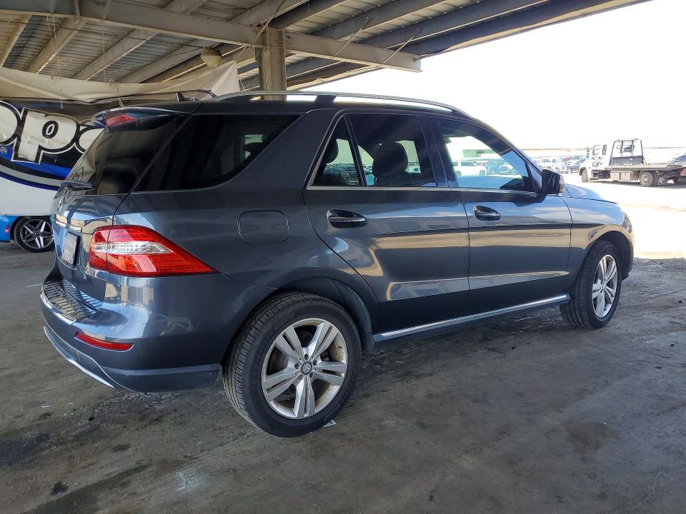 2015 Mercedes-benz M-klasse VIN 4JGDA5JBXFA583784 COPART salvage auction — MINOR DENT/SCRATCHES, Ca - Dis/Dlr/Exp Only Clean Title, sold $3,400 on 2026-07-02 (photo 3)