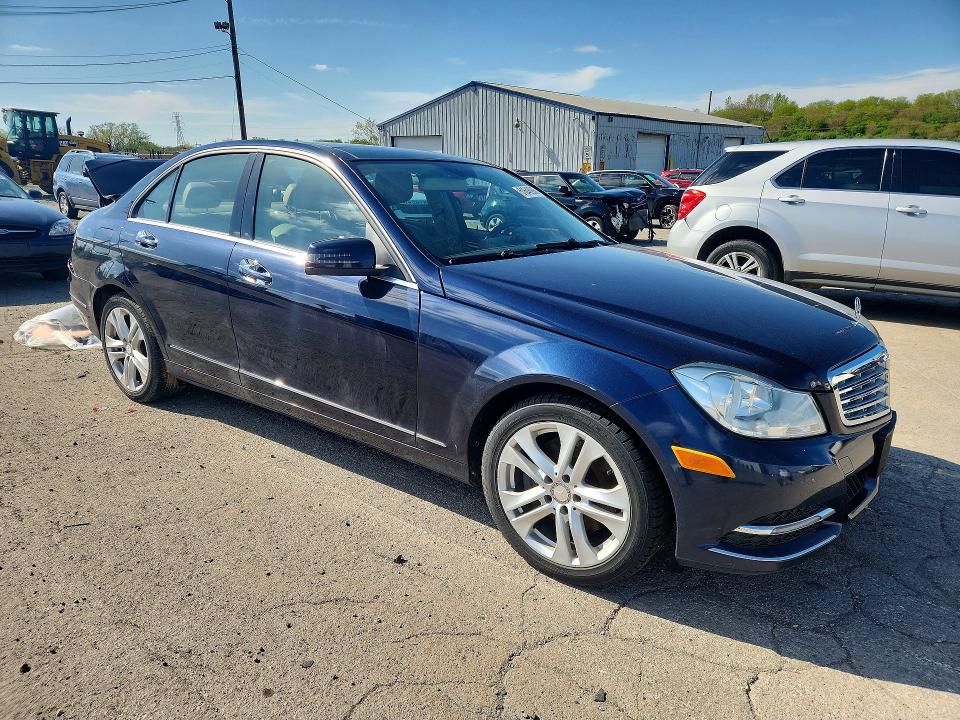 2013 Mercedes-benz C-klasse VIN WDDGF8AB8DA818920 COPART salvage auction — REAR END, Il - Salvage Certificate, sold $900 on 2026-07-10 (photo 4)