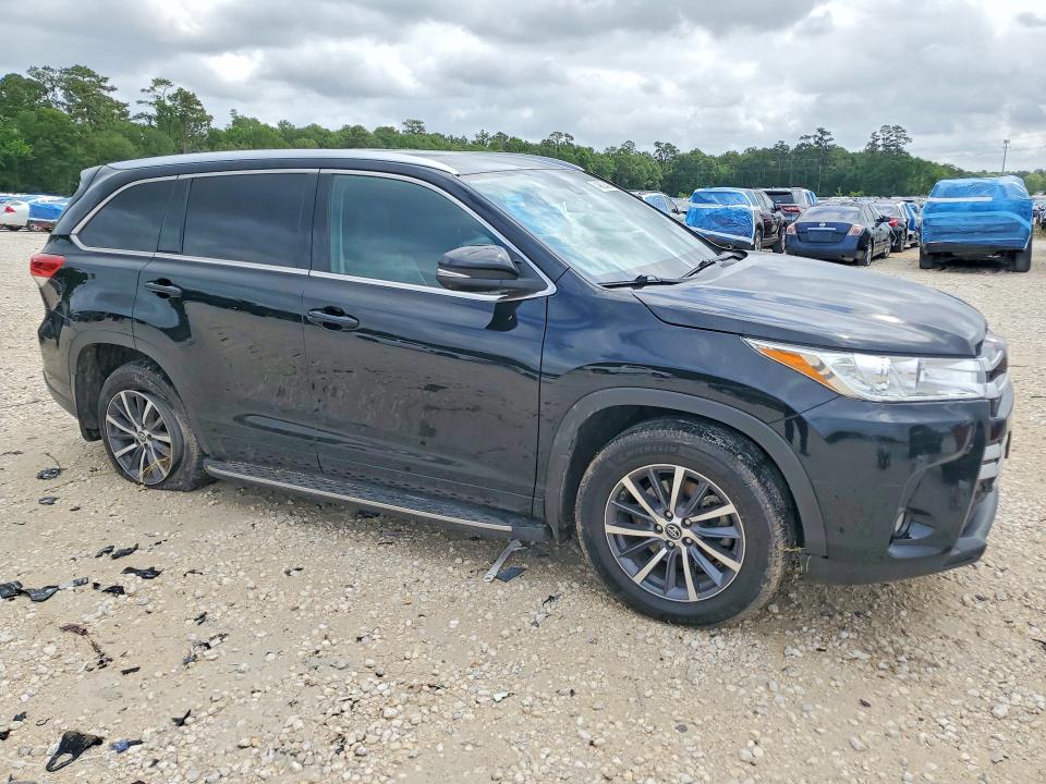 2017 Toyota VIN 5TDKZRFH5HS520977 COPART salvage auction — SIDE, Tx - Certificate Of Title, sold $3,300 on 2026-07-28 (photo 4)
