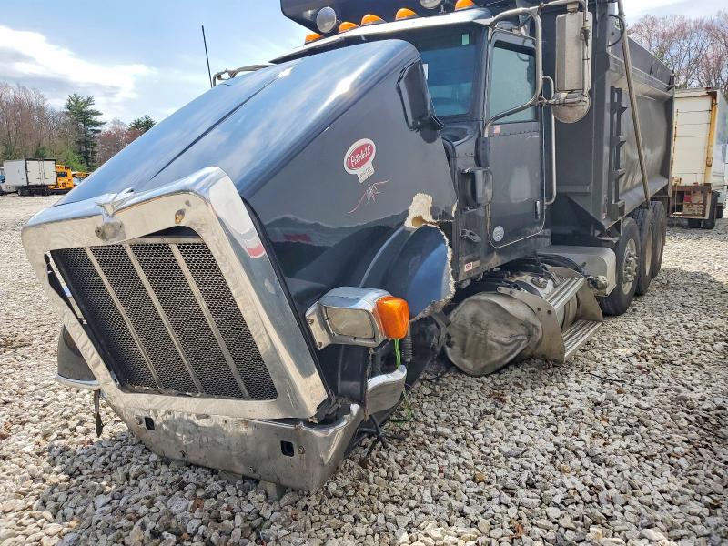 2014 Peterbilt 365 VIN 1NPSXPEX6ED235580 COPART salvage auction — ROLLOVER, ME - CERT OF TITLE-SALVAGE COLLISIO, sold $14,100 on 2026-08-06 (photo 9)