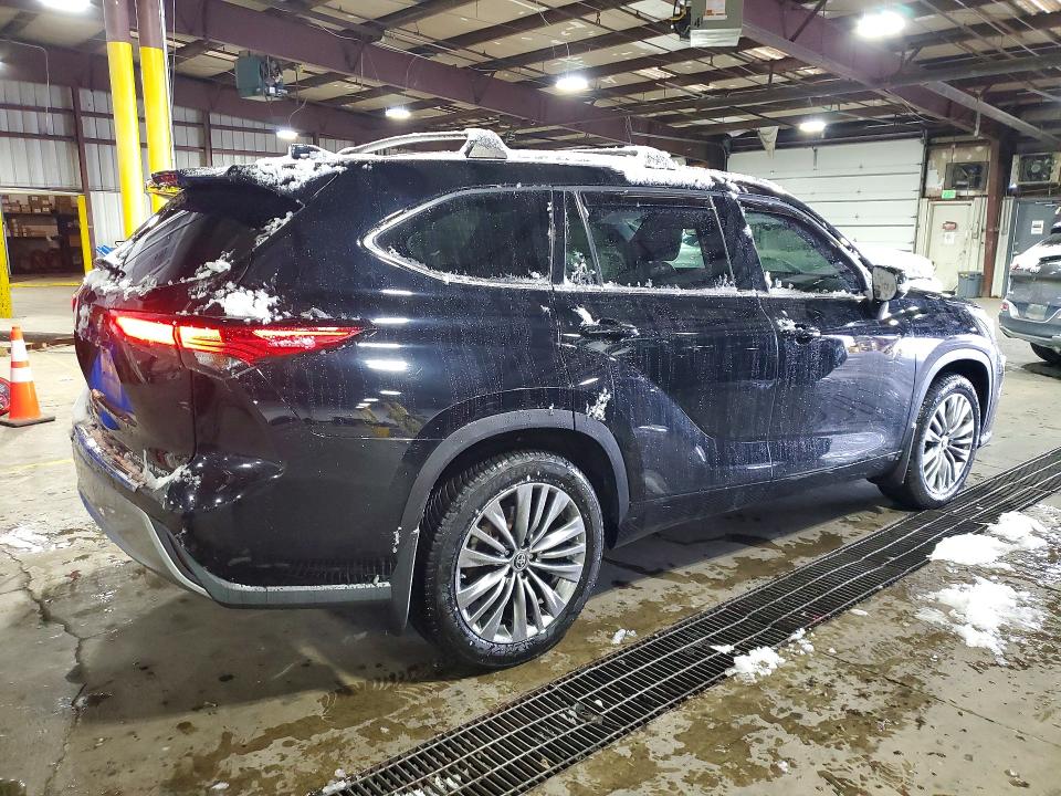 2021 Toyota Highlander VIN 5TDFZRBH0MS103459 COPART salvage auction — REAR END, Salvage Title, sold $5,200 on 2026-07-30 (photo 3)