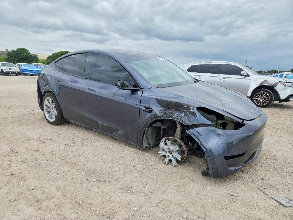 2023 Tesla Model y VIN 7SAYGDEE6PF923950 COPART salvage auction — FRONT END, Salvage Title, sold $1,800 on 2026-07-28 (photo 4)
