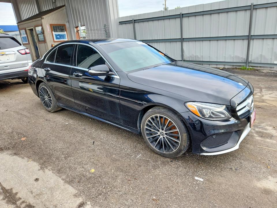2015 Mercedes-benz C-klasse VIN 55SWF4KB7FU020639 COPART salvage auction — MINOR DENT/SCRATCHES, In - Certificate Of Title (P), sold $5,600 on 2026-07-09 (photo 4)