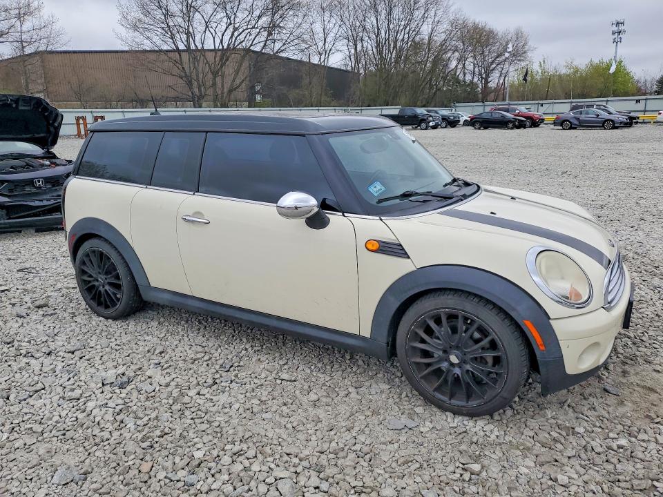 2010 Mini Cooper clubman VIN WMWML3C52ATX38171 COPART salvage auction — NORMAL WEAR, MA - CERTIFICATE OF TITLE, sold $800 on 2026-08-13 (photo 4)