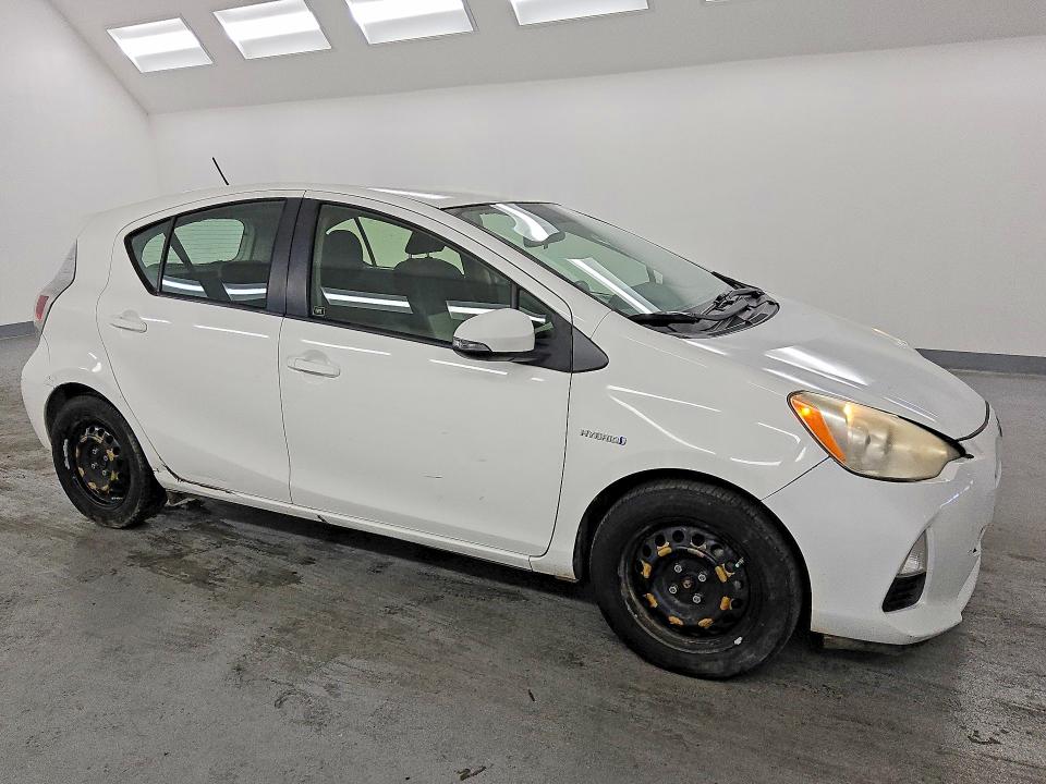 2012 Toyota Prius c VIN JTDKDTB38C1026463 COPART salvage auction — MINOR DENT/SCRATCHES, Ca - Lien Papers-Salvage Or Ac, sold $1,250 on 2026-07-02 (photo 4)