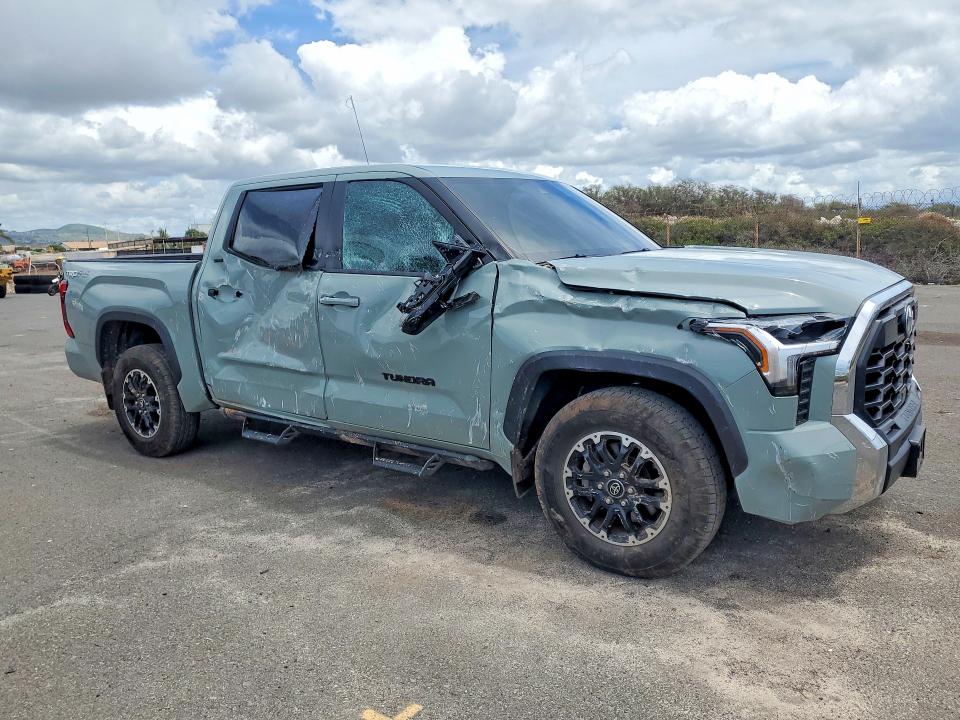 2025 Toyota Tundra VIN 5TFLA5DB6SX247150 COPART salvage auction — SIDE, Hi - Certificate Of Salvage, sold $11,300 on 2026-07-27 (photo 4)
