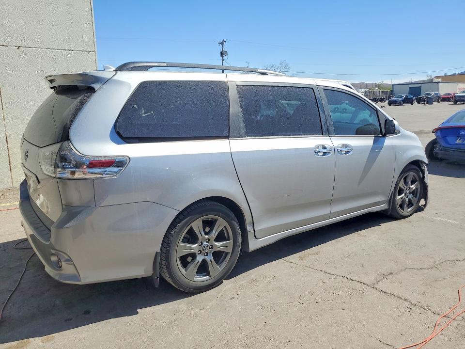 2018 Toyota Sienna VIN 5TDXZ3DC4JS907049 COPART salvage auction — FRONT END, Tx - Salvage Vehicle Title, sold $4,400 on 2026-07-31 (photo 3)