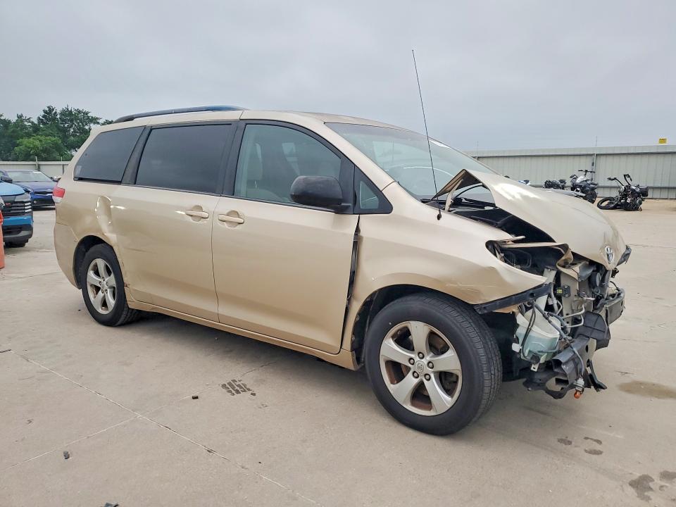 2013 Toyota Sienna VIN 5TDKK3DC2DS295386 COPART salvage auction — FRONT END, Tx - Salvage Vehicle Title, sold $1,450 on 2026-07-20 (photo 4)